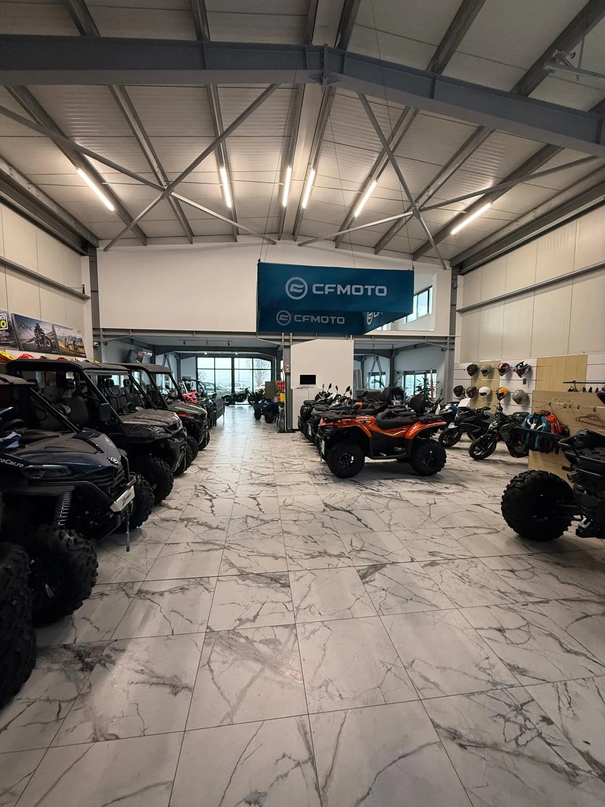 Showroom AeroCar Bacău 9